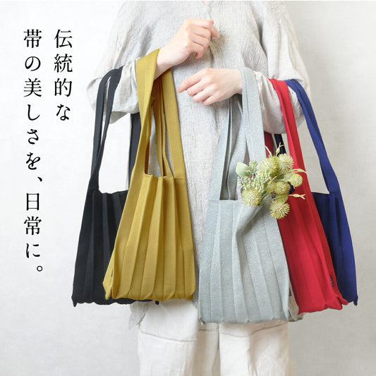 [プリーツバッグ日本製バッグレディースカジュアル]oobi！プリーツニットバッグMIDDLE/40代50代トートバッグレディース小さめ手持ちサブバッグプリーツ素材ミニバッグかわいいおしゃれ肩掛け肩掛けバッグ母の日プレゼントギフト