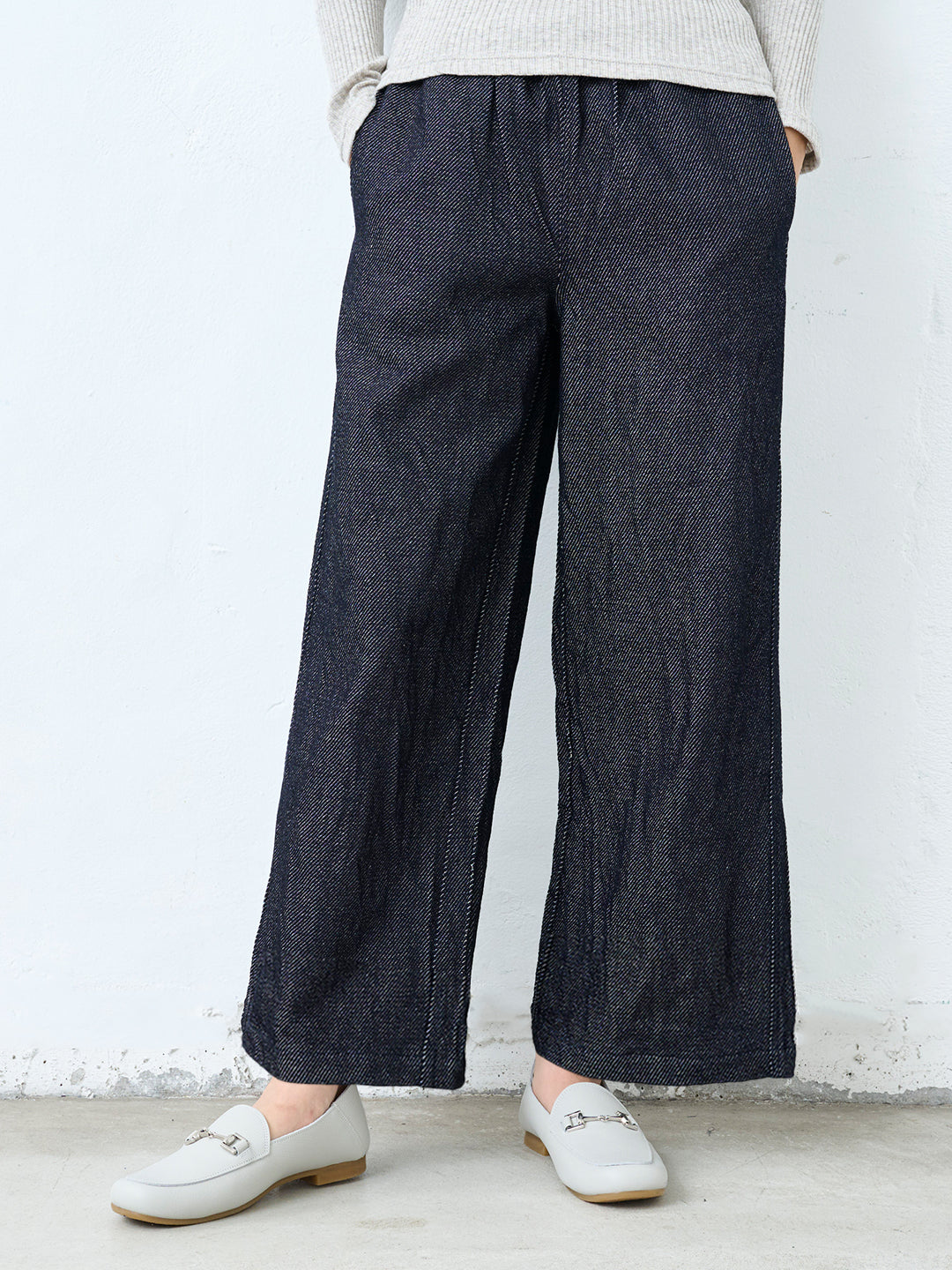 コットン100％ルーズデニムワイドパンツ