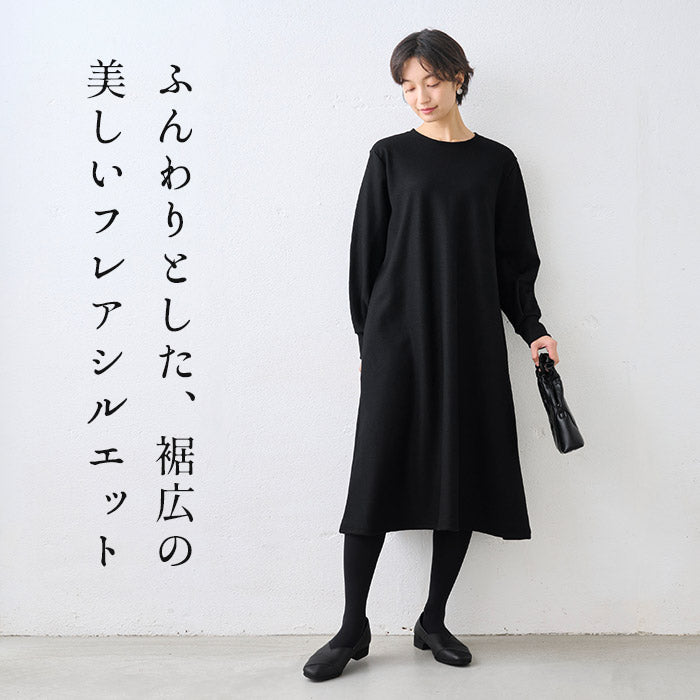 圧縮ウール100% クルーネック 袖タック ワンピース 商品説明