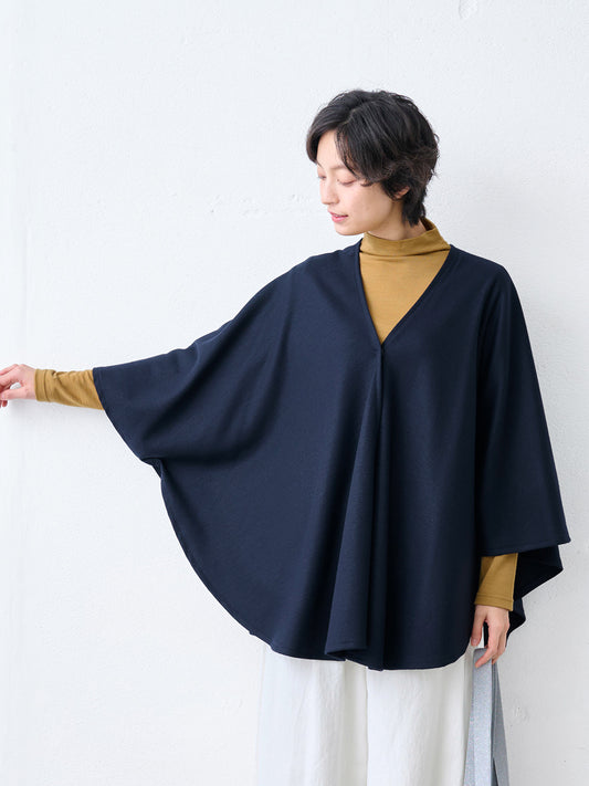 圧縮ウール100%ボタン付きケープ