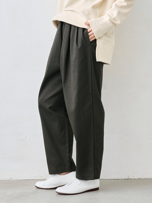 コットン100%しっかりツイル ワイドタックテーパードパンツ