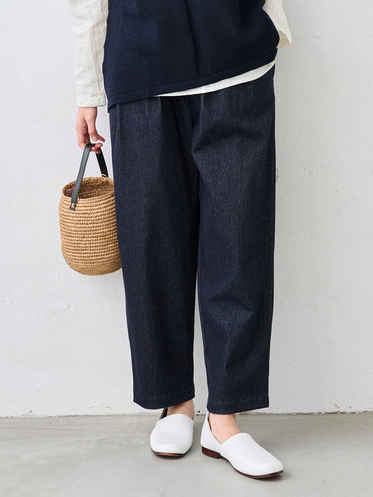 360度ストレッチデニムのワイドタックテーパードパンツ